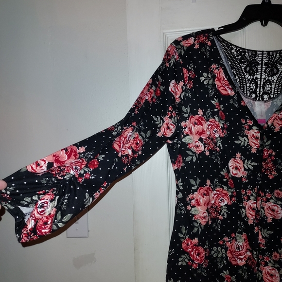 Womens no boundaries size XXXL  (21) runs small - Picture 3 of 5